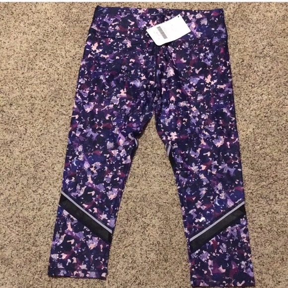 NWT Fabletics Debbie Reflective Capri - Picture 4 of 6